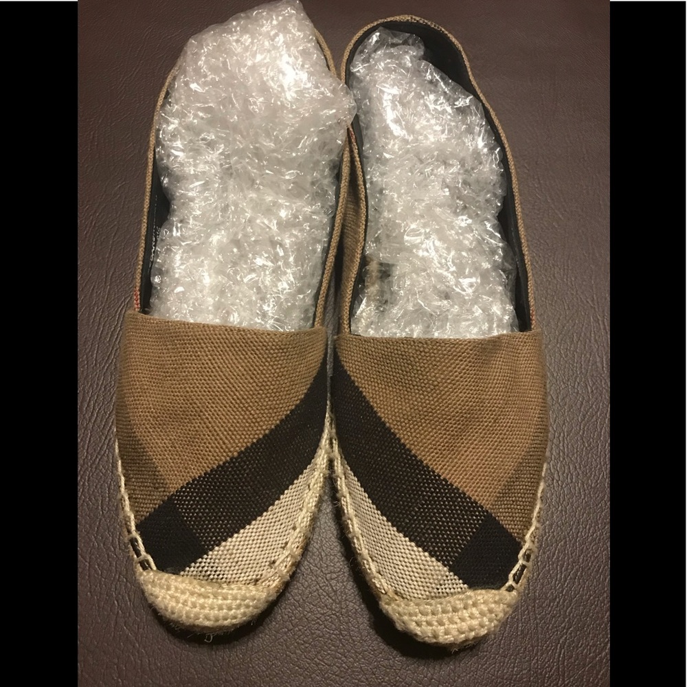 Burberry shoes🌼